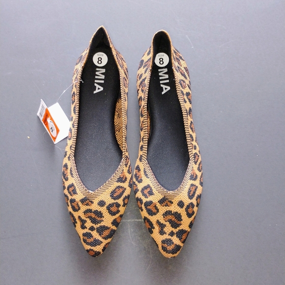 Elleana Leopard Print Pointed‎ Toe Flats Size 8 Brand New - Picture 1 of 2